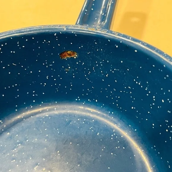 Vintage Enamelware Sauce Pan Blue White Speckle 1 Qt Primitive Camping Farmhouse - Picture 3 of 7